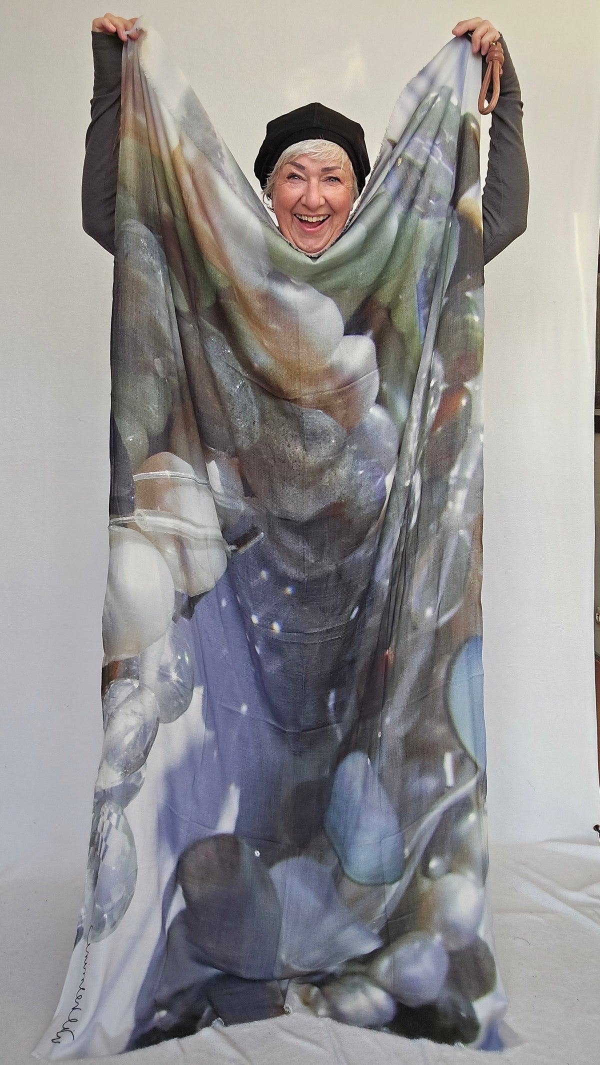 Wilhelmine Skjerf Wilhelmine- Wilhelmineskjerf i ull/silke kunstkolonialen