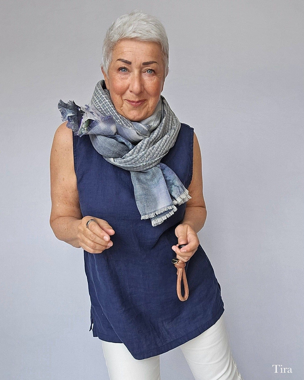 Wilhelmine Skjerf Wilhelmine- Wilhelmineskjerf i ull/silke kunstkolonialen