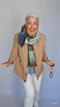 Wilhelmine Skjerf Wilhelmine- Wilhelmineskjerf i ull/silke kunstkolonialen