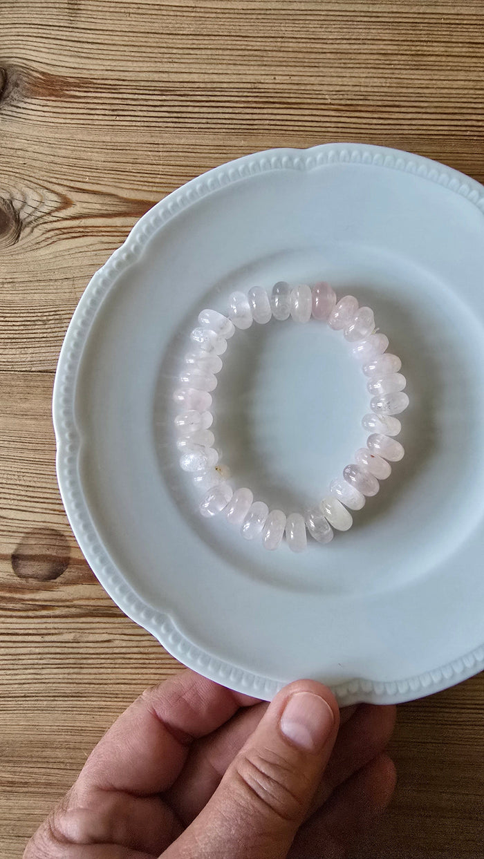 Wilhelmine Smykker Smykker Rosenkvarts Wilhelmine smykker- Strikkarmbånd m/stein kunstkolonialen